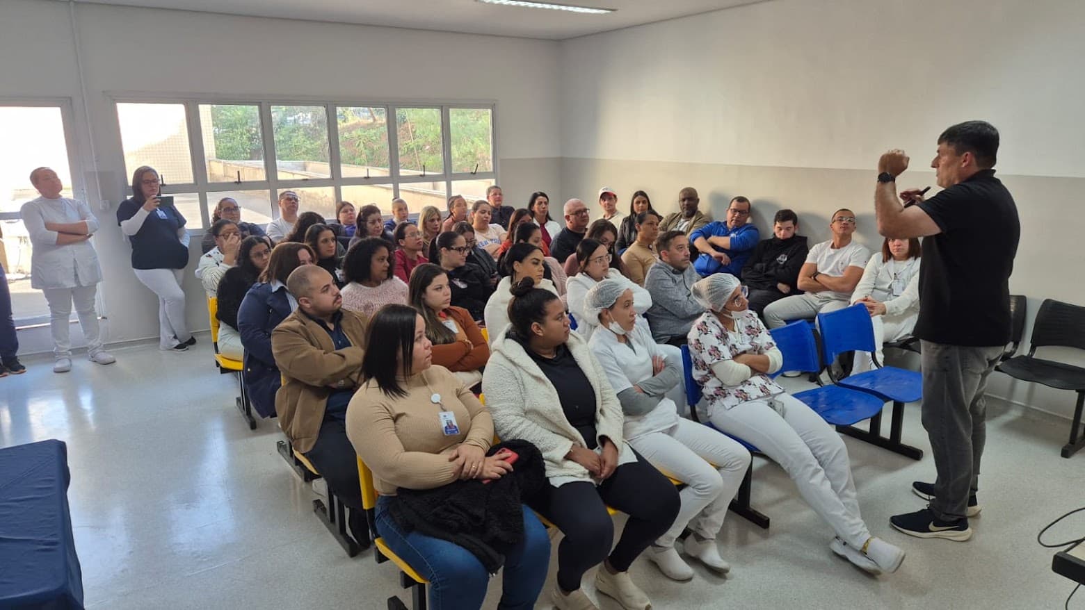 Palestra sobre mente e comportamento para equipe de saúde